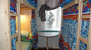 Гостиница Хостел Васькин Дом Санкт-Петербург Спальное место на двухъярусной кровати в общем номере для мужчин и женщин-7